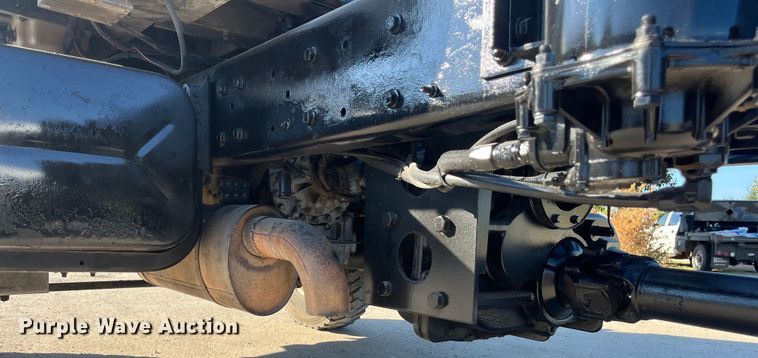 image for item ED2195 2006 International 7300  truck cab and chassis