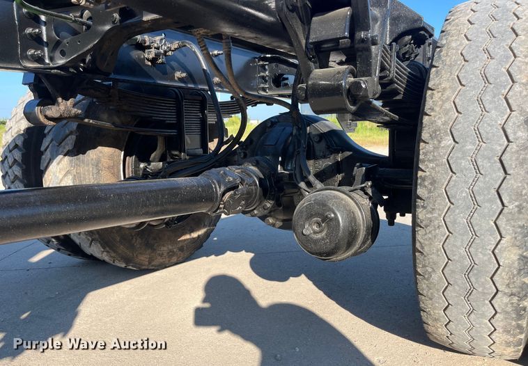 image for item ED2195 2006 International 7300  truck cab and chassis