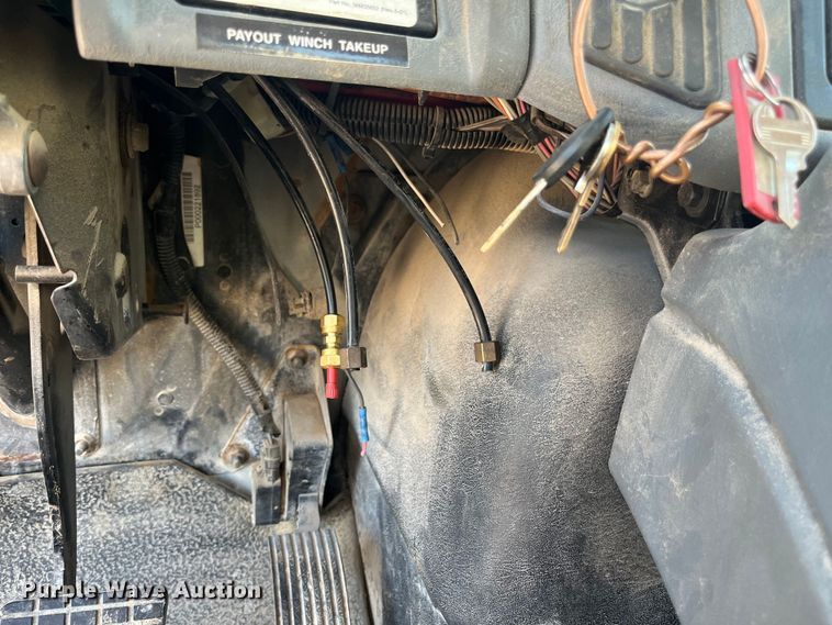 image for item ED2195 2006 International 7300  truck cab and chassis