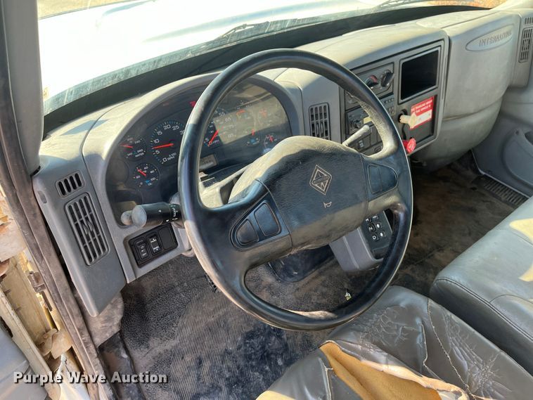 image for item ED2195 2006 International 7300  truck cab and chassis