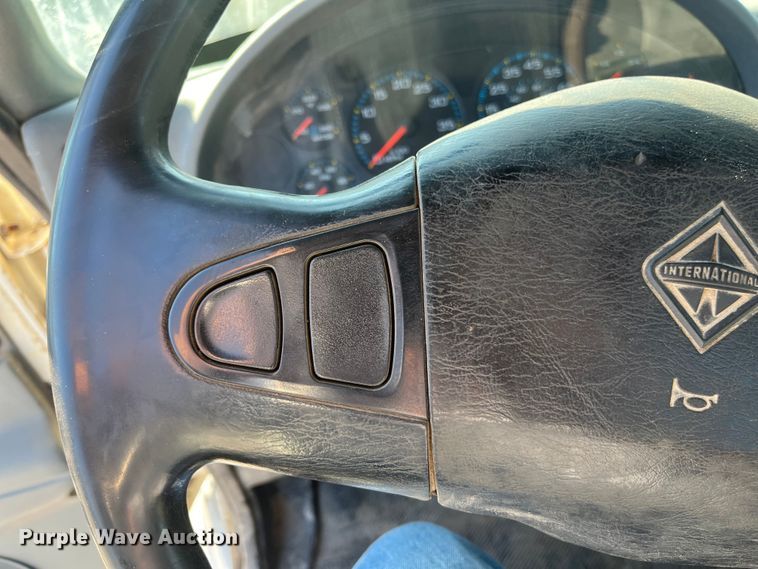 image for item ED2195 2006 International 7300  truck cab and chassis