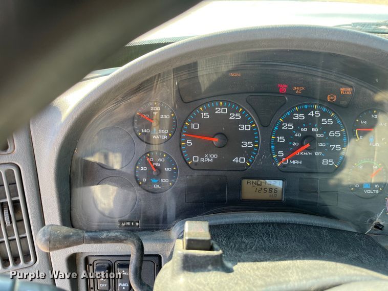 image for item ED2195 2006 International 7300  truck cab and chassis