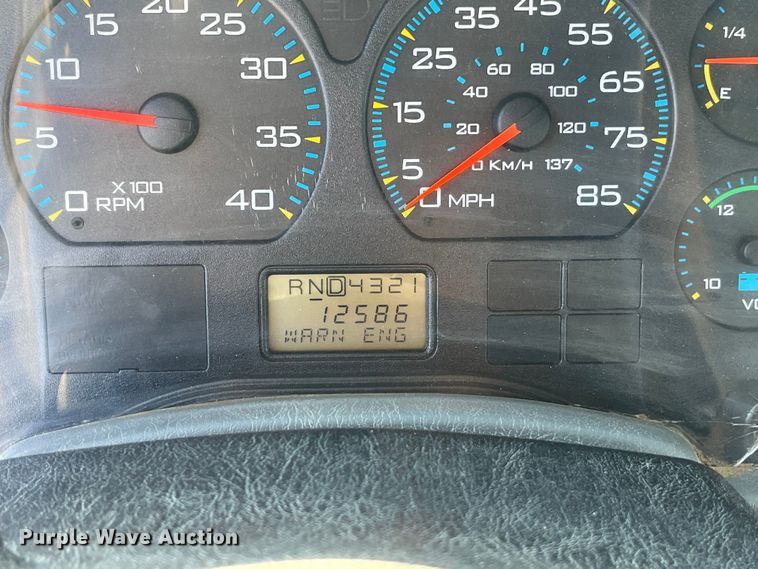 image for item ED2195 2006 International 7300  truck cab and chassis