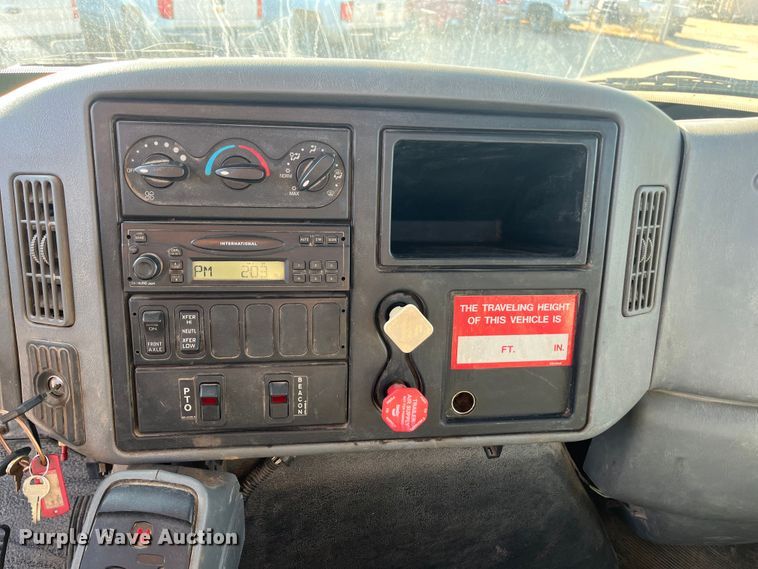 image for item ED2195 2006 International 7300  truck cab and chassis