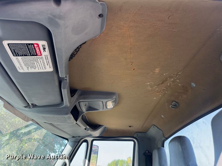 image for item ED2195 2006 International 7300  truck cab and chassis