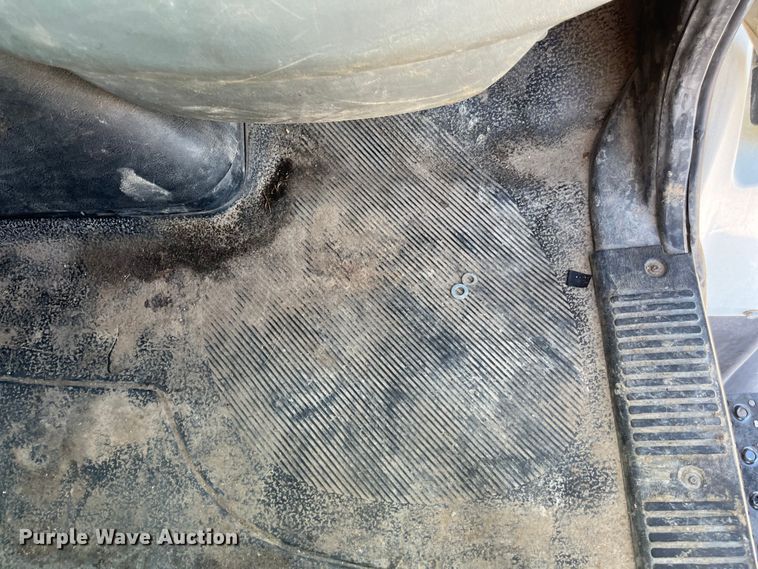 image for item ED2195 2006 International 7300  truck cab and chassis