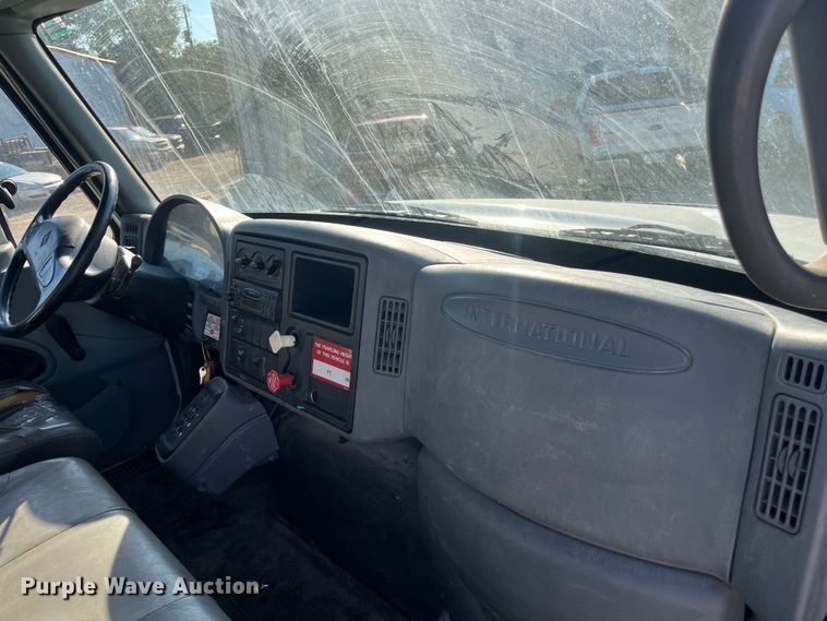 image for item ED2195 2006 International 7300  truck cab and chassis