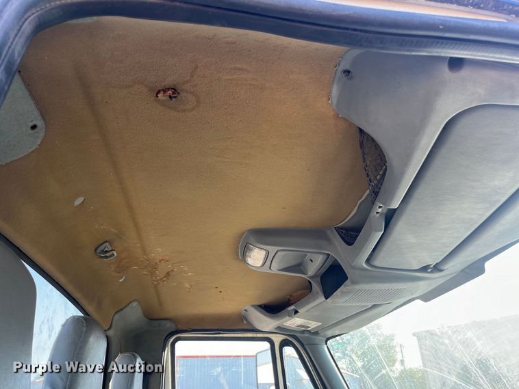 image for item ED2195 2006 International 7300  truck cab and chassis