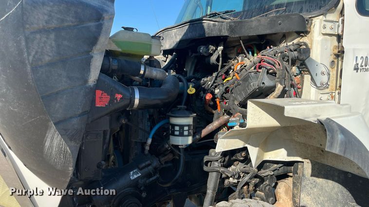 image for item ED2195 2006 International 7300  truck cab and chassis