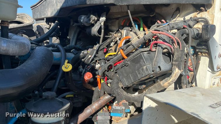 image for item ED2195 2006 International 7300  truck cab and chassis