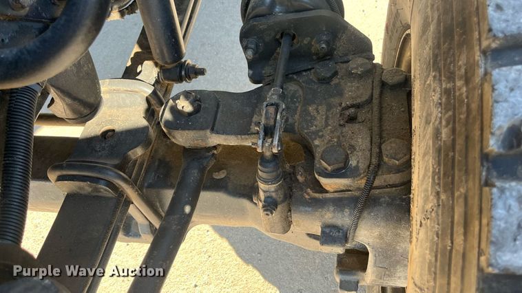 image for item ED2195 2006 International 7300  truck cab and chassis