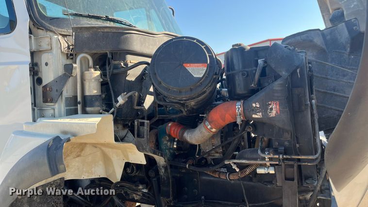 image for item ED2195 2006 International 7300  truck cab and chassis