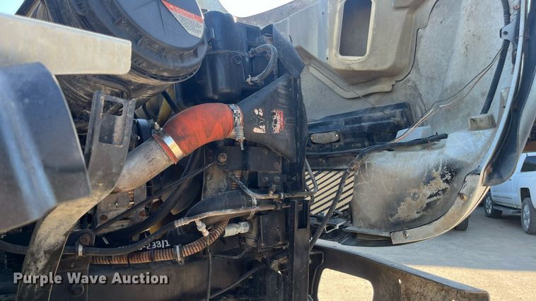 image for item ED2195 2006 International 7300  truck cab and chassis