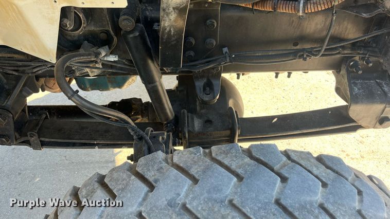 image for item ED2195 2006 International 7300  truck cab and chassis