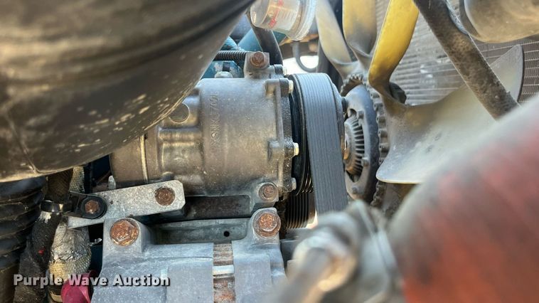 image for item ED2195 2006 International 7300  truck cab and chassis