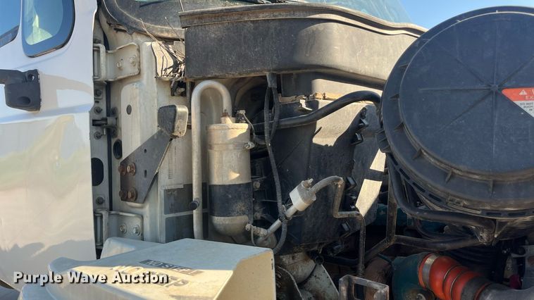 image for item ED2195 2006 International 7300  truck cab and chassis