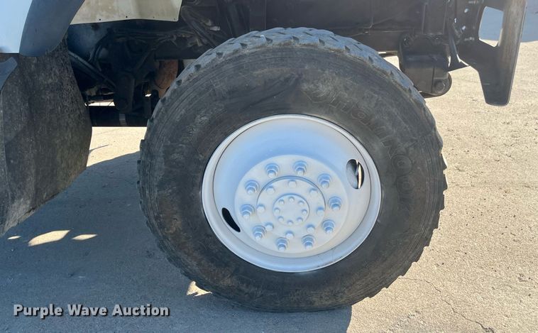 image for item ED2195 2006 International 7300  truck cab and chassis