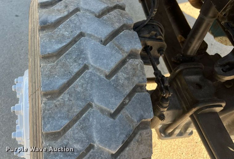 image for item ED2195 2006 International 7300  truck cab and chassis