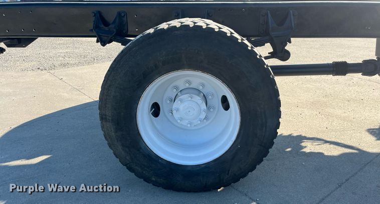 image for item ED2195 2006 International 7300  truck cab and chassis