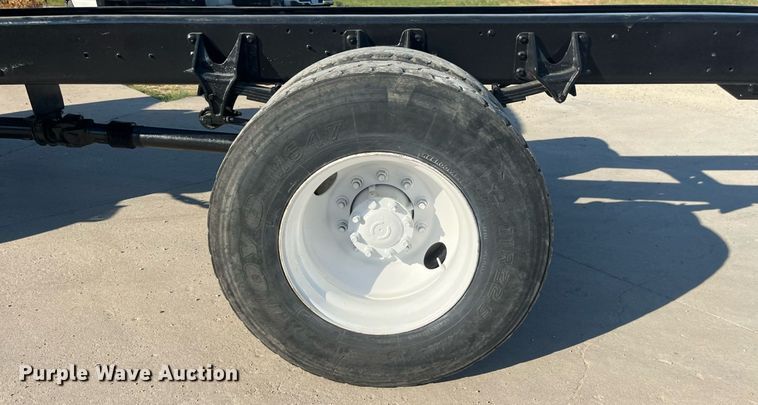 image for item ED2195 2006 International 7300  truck cab and chassis