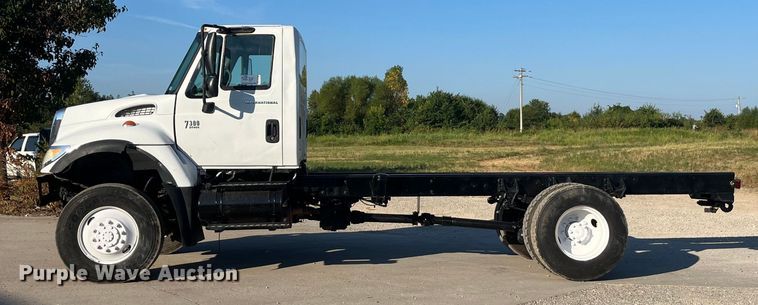 image for item ED2196 2006 International 7300  truck cab and chassis
