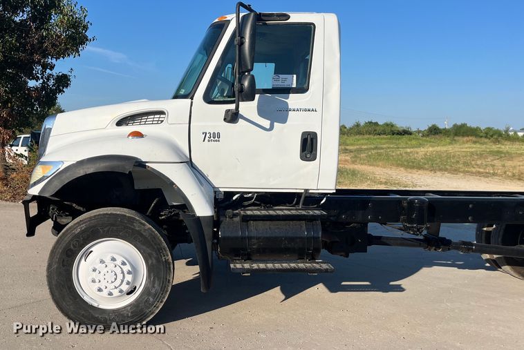 image for item ED2196 2006 International 7300  truck cab and chassis