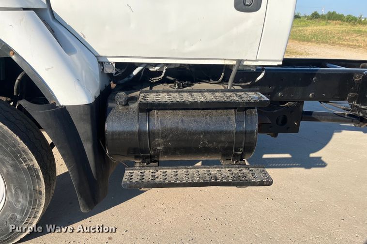 image for item ED2196 2006 International 7300  truck cab and chassis