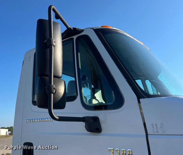 image for item ED2196 2006 International 7300  truck cab and chassis