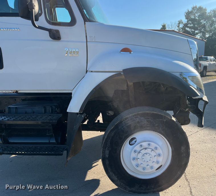 image for item ED2196 2006 International 7300  truck cab and chassis