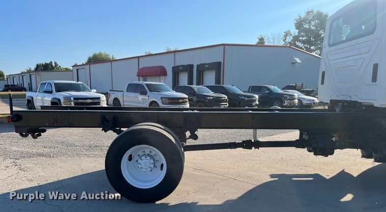 image for item ED2196 2006 International 7300  truck cab and chassis