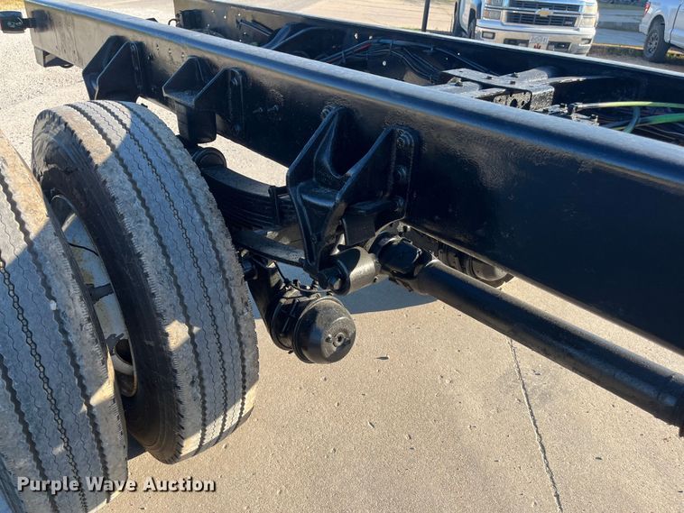 image for item ED2196 2006 International 7300  truck cab and chassis