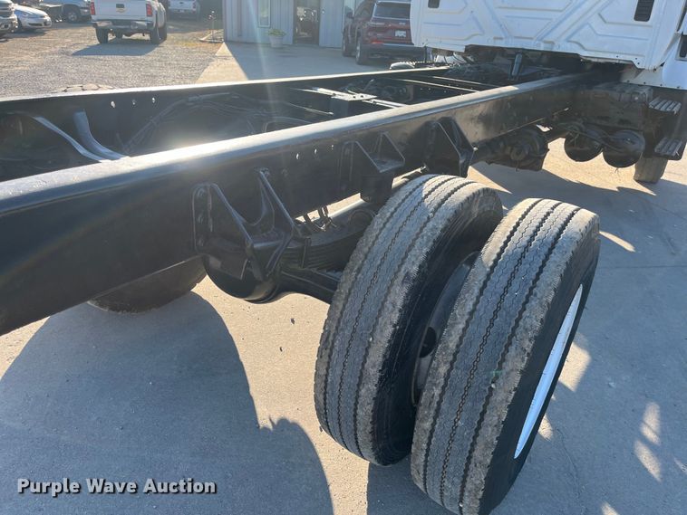 image for item ED2196 2006 International 7300  truck cab and chassis