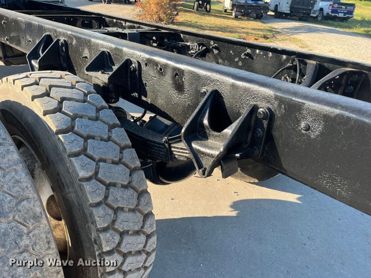 image for item ED2196 2006 International 7300  truck cab and chassis