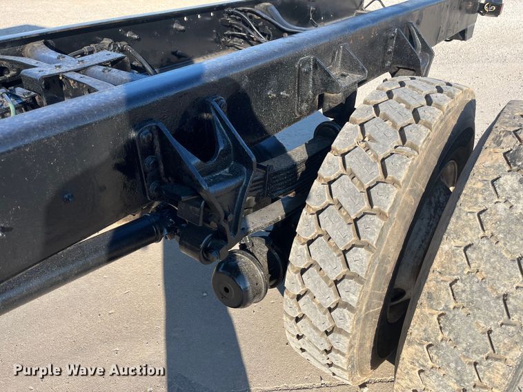 image for item ED2196 2006 International 7300  truck cab and chassis