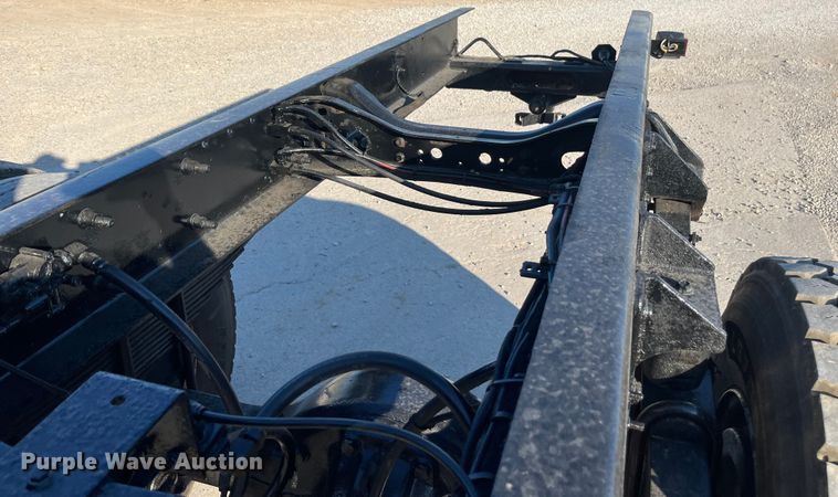 image for item ED2196 2006 International 7300  truck cab and chassis