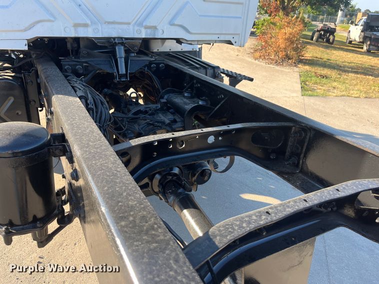 image for item ED2196 2006 International 7300  truck cab and chassis