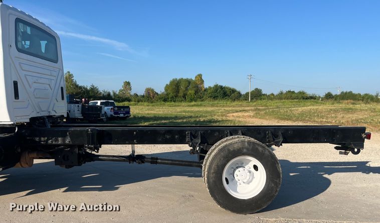 image for item ED2196 2006 International 7300  truck cab and chassis