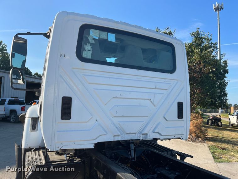 image for item ED2196 2006 International 7300  truck cab and chassis
