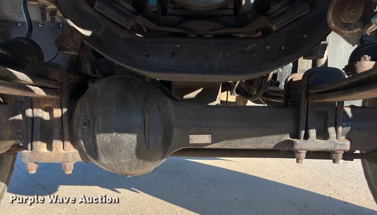 image for item ED2196 2006 International 7300  truck cab and chassis