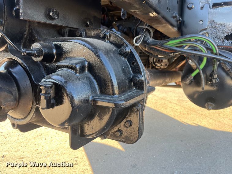 image for item ED2196 2006 International 7300  truck cab and chassis