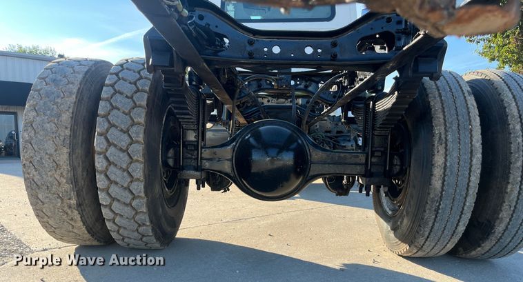 image for item ED2196 2006 International 7300  truck cab and chassis