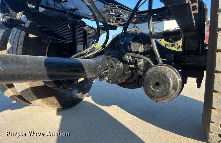 image for item ED2196 2006 International 7300  truck cab and chassis