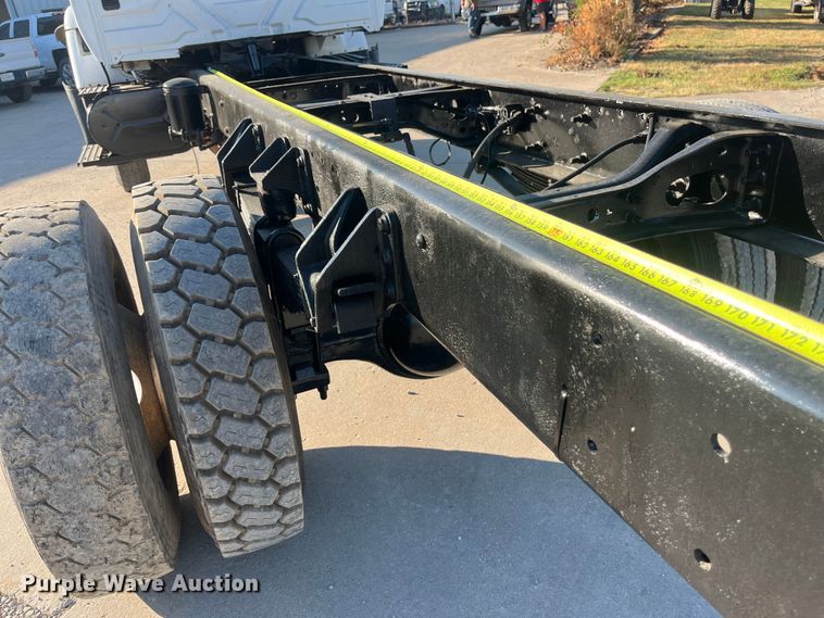 image for item ED2196 2006 International 7300  truck cab and chassis