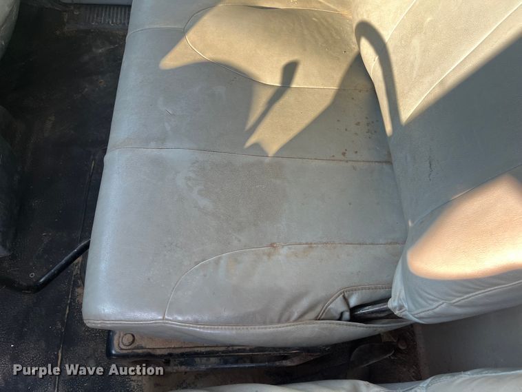 image for item ED2196 2006 International 7300  truck cab and chassis