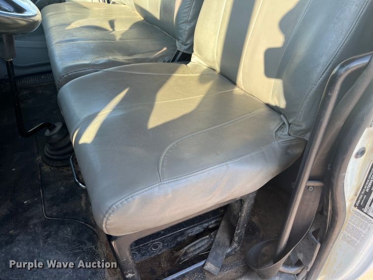 image for item ED2196 2006 International 7300  truck cab and chassis