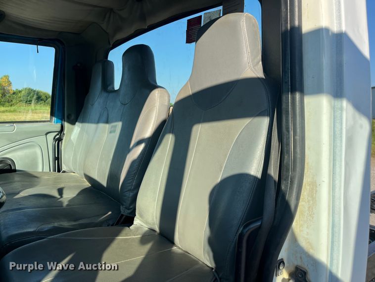 image for item ED2196 2006 International 7300  truck cab and chassis