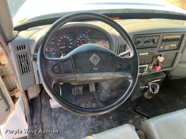 image for item ED2196 2006 International 7300  truck cab and chassis