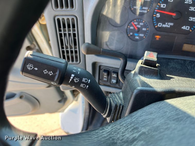 image for item ED2196 2006 International 7300  truck cab and chassis