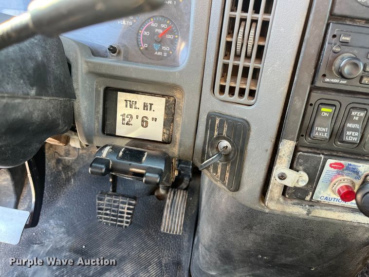 image for item ED2196 2006 International 7300  truck cab and chassis