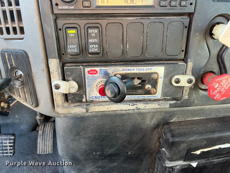 image for item ED2196 2006 International 7300  truck cab and chassis